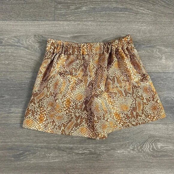 Aritzia Babaton Conan Shorts Beige Brown Snakeskin print High  Rise Waist Size 0 - Picture 9 of 11